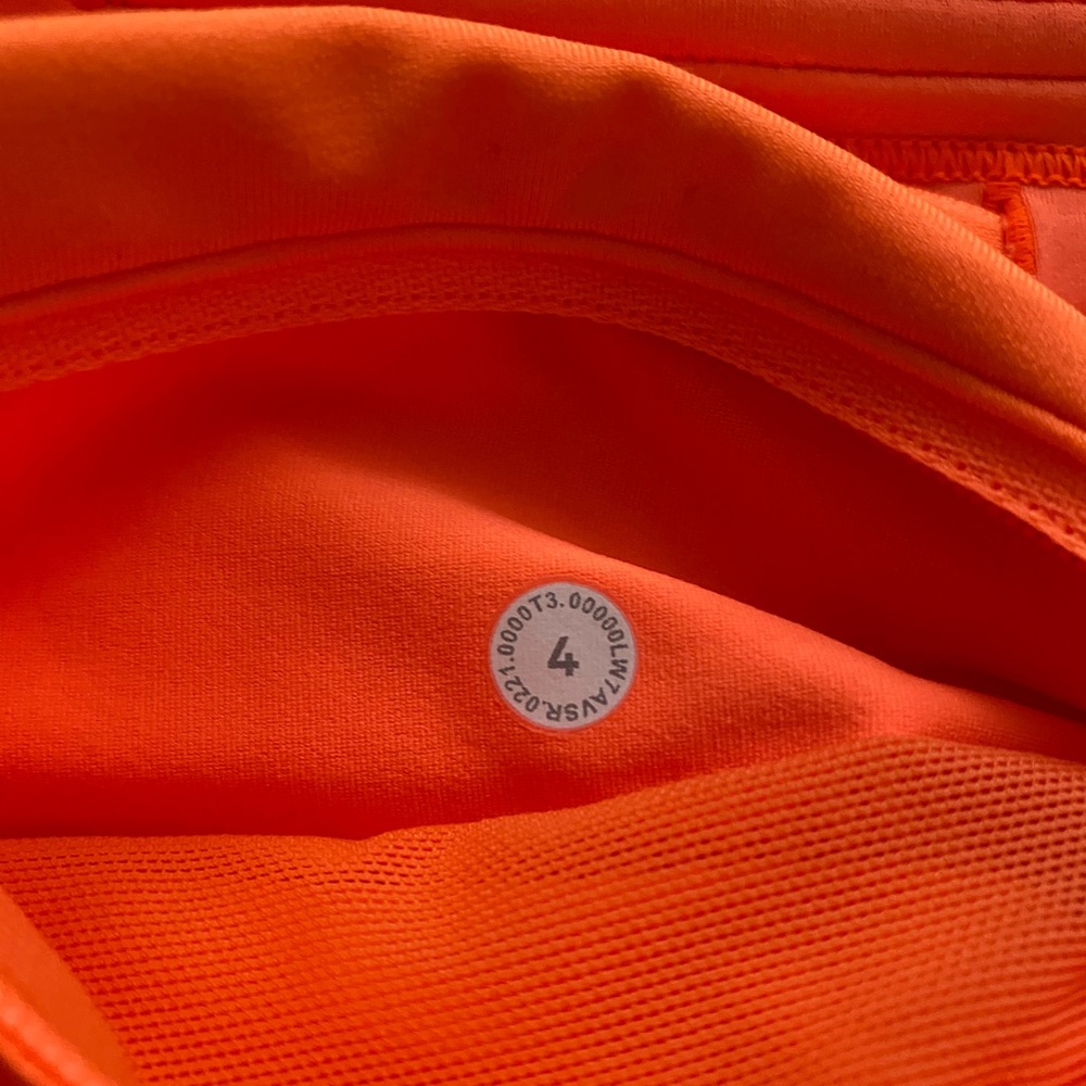 Lululemon Speed Up Short 2.5” free tote - Picture 9 of 10